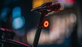 RAVEMEN CL05 USB wiederafuladbar Fahrradlicht 30lm mit Umgebungslichtsensor